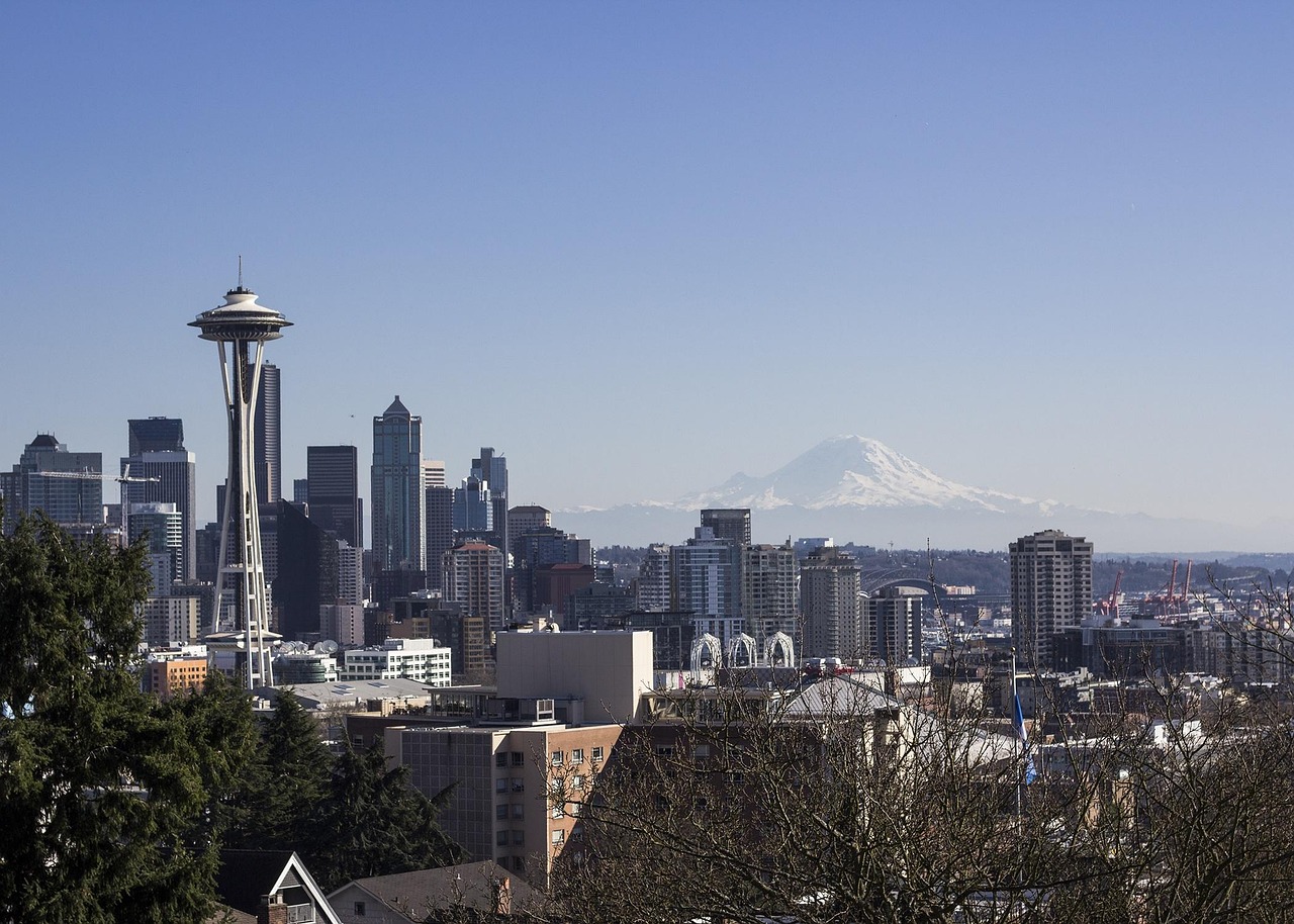 Rainier Valley street and buildings in Seattle